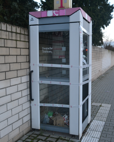 Rödermark. Telefonzelle Waldacker.